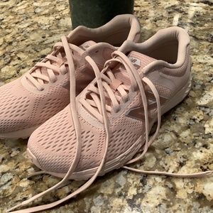 New Balance Fresh Foam Aris Sneakers
